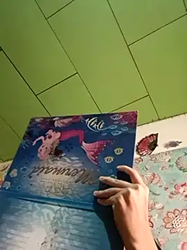 Snapshot of Little_Saori chatting on 02-14-25, 01:13 Little Saori online show from 02-14-25, 01:13