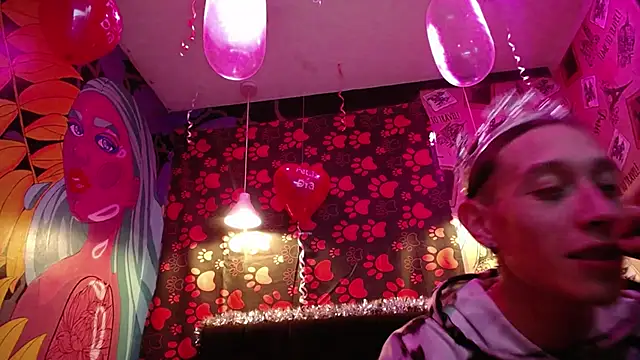 Snapshot of SimonAndJocelyn chatting on 02-13-25, 07:21 SimonAndJocelyn online show from 02-13-25, 07:21