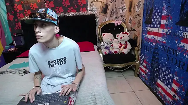 Snapshot of SimonAndJocelyn chatting on 02-17-25, 01:25 SimonAndJocelyn online show from 02-17-25, 01:25