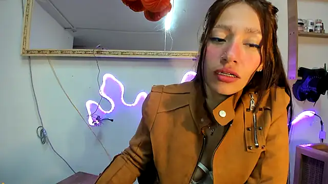 Snapshot of IZZY_BEAUTIFUL chatting on 02-21-25, 10:04 IZZY BEAUTIFUL online show from 02-21-25, 10:04