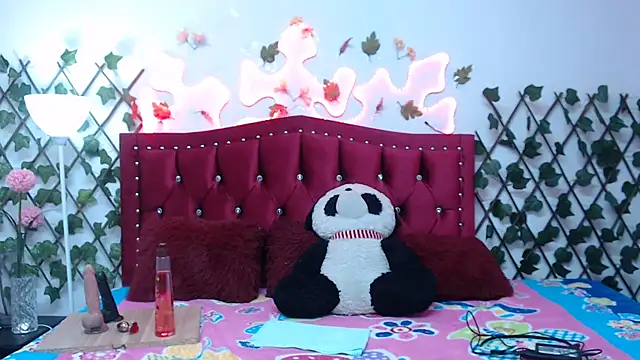 Snapshot of IZZY_BEAUTIFUL chatting on 09-15-25, 09:15 IZZY BEAUTIFUL online show from 09-15-25, 09:15