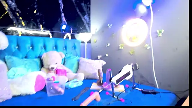 Snapshot of IZZY_BEAUTIFUL chatting on 10-04-25, 09:46 IZZY BEAUTIFUL online show from 10-04-25, 09:46