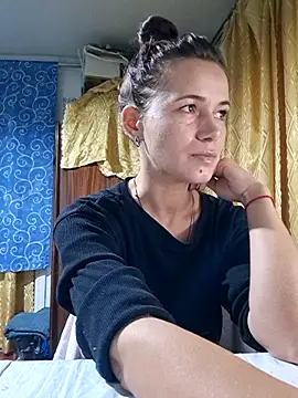 Snapshot of Belladonna253 chatting on 10-21-25, 10:49 Belladonna253 online show from 10-21-25, 10:49