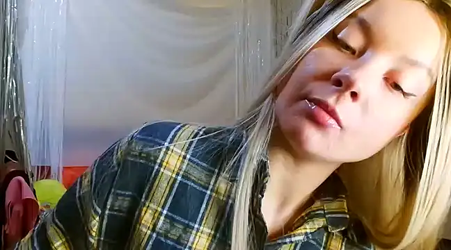 Snapshot of TwerkingCheerleader chatting on 03-06-25, 11:42 TwerkingCheerleader online show from 03-06-25, 11:42