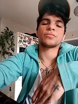 Snapshot of Elperlozo10 chatting on 02-06-25, 10:10 Elperlozo10 online show from 02-06-25, 10:10