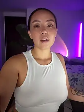 Snapshot of RenEnvy chatting on 03-12-25, 12:10 RenEnvy online show from 03-12-25, 12:10