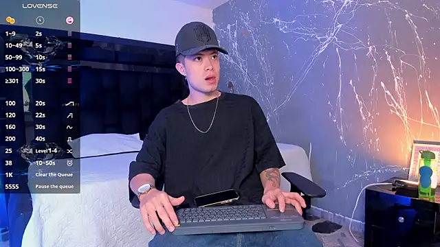 Snapshot of marcuscollins1_ chatting on 10-25-25, 02:24 marcuscollins1 online show from 10-25-25, 02:24