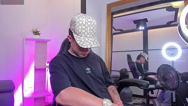 Snapshot of marcuscollins1_ chatting on 11-11-25, 01:11 marcuscollins1 online show from 11-11-25, 01:11