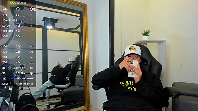 Snapshot of marcuscollins1_ chatting on 11-13-25, 03:33 marcuscollins1 online show from 11-13-25, 03:33