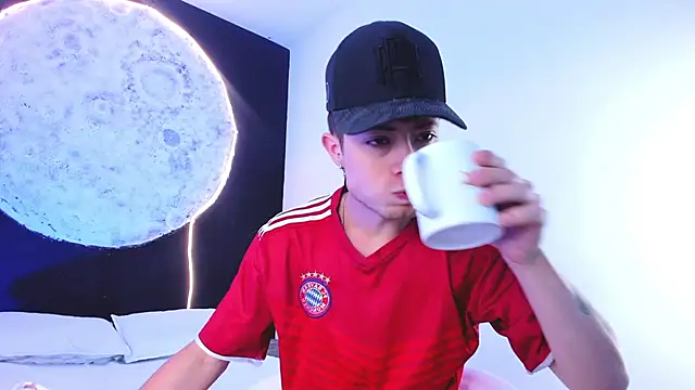 Snapshot of marcuscollins1_ chatting on 11-16-25, 02:11 marcuscollins1 online show from 11-16-25, 02:11