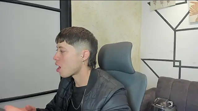 Snapshot of marcuscollins1_ chatting on 11-24-25, 02:17 marcuscollins1 online show from 11-24-25, 02:17