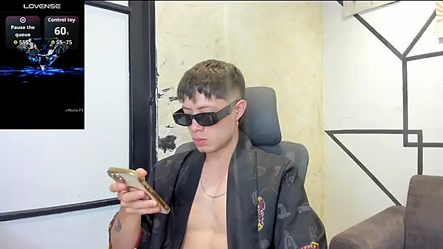 Snapshot of marcuscollins1_ chatting on 11-25-25, 01:55 marcuscollins1 online show from 11-25-25, 01:55