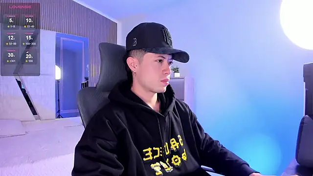 Snapshot of marcuscollins1_ chatting on 12-16-25, 12:32 marcuscollins1 online show from 12-16-25, 12:32