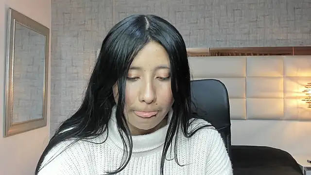 Nohemi louse online show from 10-25-25, 07:52