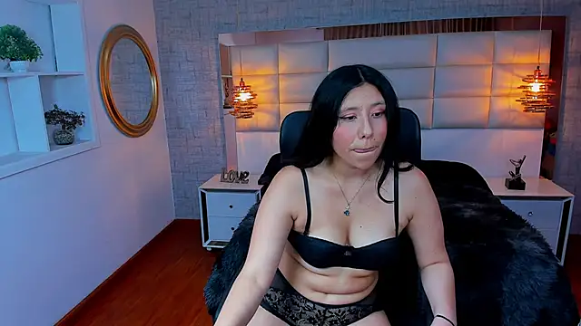 Nohemi louse online show from 12-19-25, 11:23