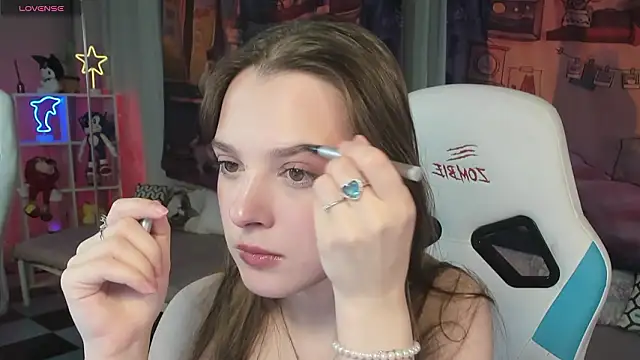 Snapshot of kaisajenner chatting on 02-02-26, 07:07 kaisajenner online show from 02-02-26, 07:07