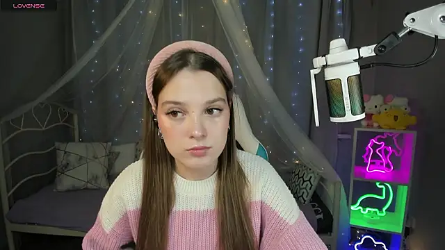 Snapshot of kaisajenner chatting on 02-04-26, 12:11 kaisajenner online show from 02-04-26, 12:11