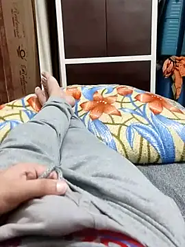 Snapshot of Hot_funky_boy chatting on 02-20-25, 01:51 Hot funky boy online show from 02-20-25, 01:51