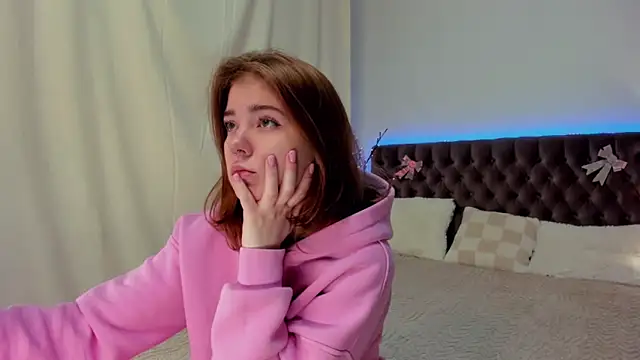 Ella Mayers online show from 02-11-25, 09:25