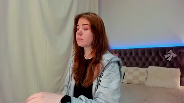 Ella Mayers online show from 02-16-25, 09:48