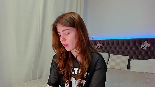 Ella Mayers online show from 03-05-25, 09:37
