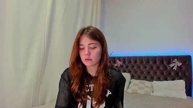 Ella Mayers online show from 03-06-25, 01:05