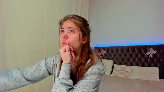 Ella Mayers online show from 03-08-25, 09:40