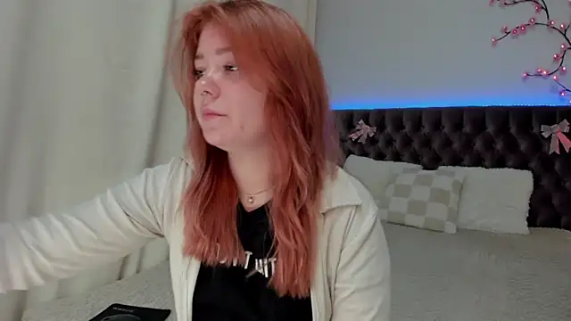 Ella Mayers online show from 09-22-25, 12:18