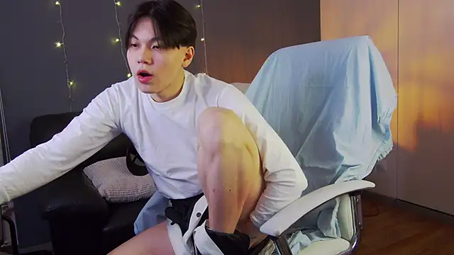 Snapshot of just_gay_ chatting on 02-15-25, 01:10 just gay online show from 02-15-25, 01:10