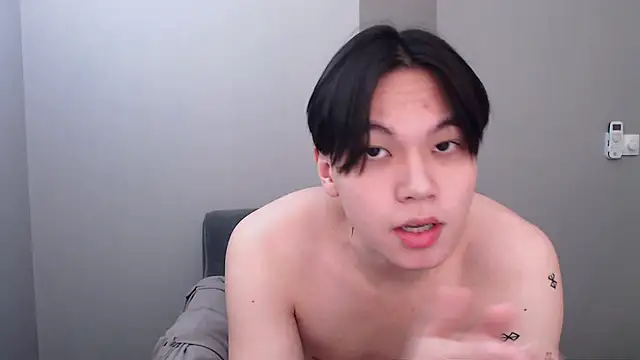 Snapshot of just_gay_ chatting on 02-25-25, 09:24 just gay online show from 02-25-25, 09:24