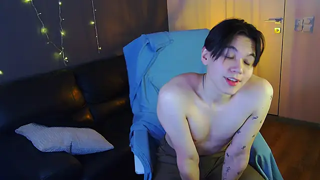 Snapshot of just_gay_ chatting on 02-26-25, 10:42 just gay online show from 02-26-25, 10:42