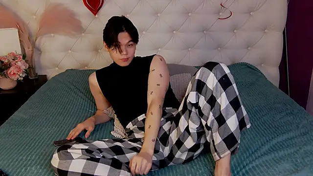 Snapshot of just_gay_ chatting on 02-28-25, 01:36 just gay online show from 02-28-25, 01:36