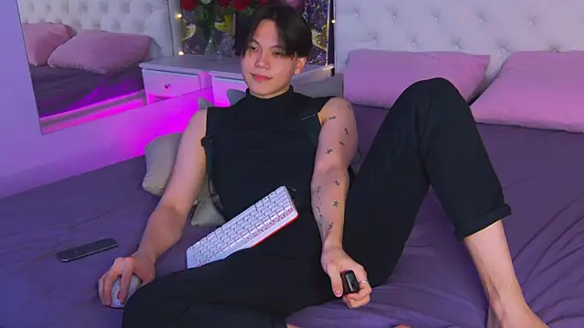 Snapshot of just_gay_ chatting on 03-08-25, 10:34 just gay online show from 03-08-25, 10:34