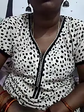 Snapshot of Tamil_Meera12 chatting on 01-19-26, 06:28 Tamil Meera12 online show from 01-19-26, 06:28