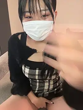 Snapshot of Rara__oo chatting on 02-13-25, 04:43 Rara oo online show from 02-13-25, 04:43