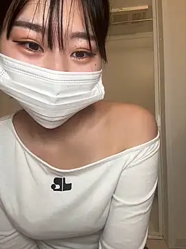 Snapshot of Rara__oo chatting on 02-28-25, 07:15 Rara oo online show from 02-28-25, 07:15