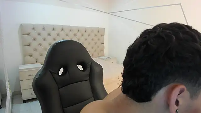 JhoanLeandro online show from 10-27-25, 05:44