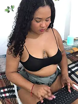 Snapshot of Marce_777 chatting on 03-13-25, 06:37 Marce 777 online show from 03-13-25, 06:37