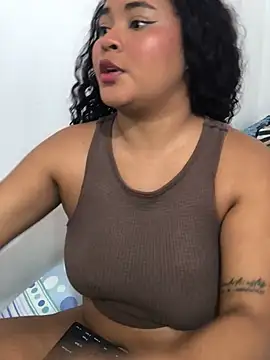 Snapshot of Marce_777 chatting on 03-18-25, 07:41 Marce 777 online show from 03-18-25, 07:41