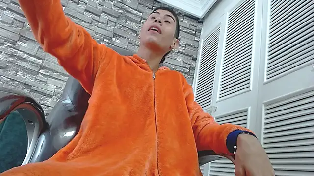 Snapshot of LittleFiree chatting on 01-31-25, 04:25 LittleFiree online show from 01-31-25, 04:25