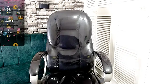 Snapshot of LittleFiree chatting on 02-09-25, 08:11 LittleFiree online show from 02-09-25, 08:11