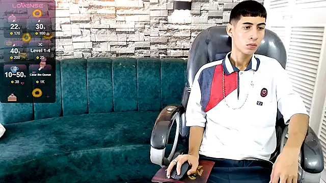 Snapshot of LittleFiree chatting on 02-20-25, 05:01 LittleFiree online show from 02-20-25, 05:01