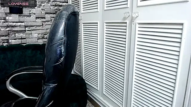 Snapshot of LittleFiree chatting on 03-12-25, 04:08 LittleFiree online show from 03-12-25, 04:08