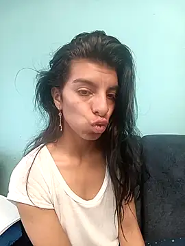 Ariell Kieran online show from 10-21-25, 05:57