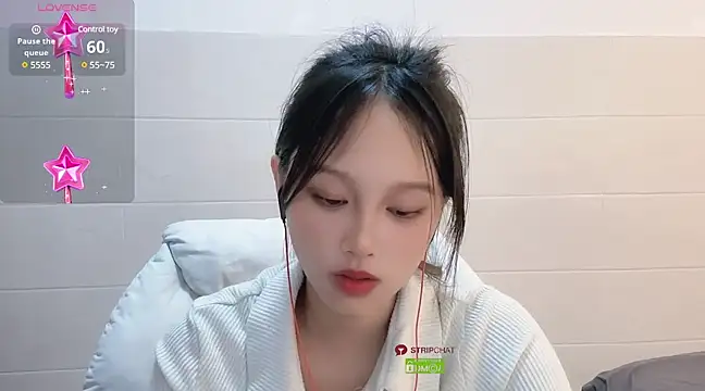 Snapshot of xunian71O chatting on 02-12-25, 10:37 xunian71O online show from 02-12-25, 10:37