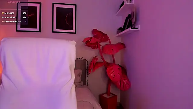 Gigi Strawberry online show from 02-15-26, 08:02