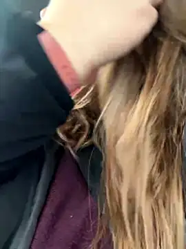 Snapshot of Lars-Lola chatting on 12-03-25, 12:36 Lars-Lola online show from 12-03-25, 12:36