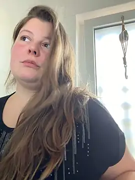 Snapshot of Lars-Lola chatting on 03-15-26, 02:01 Lars-Lola online show from 03-15-26, 02:01