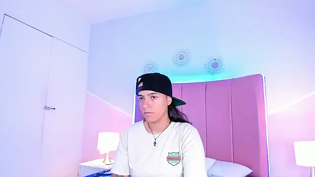 Liiam smith  online show from 10-11-25, 01:20