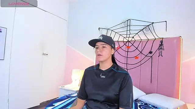 Liiam smith  online show from 10-28-25, 12:41